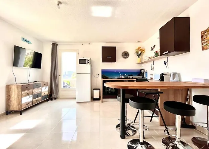 2 A Avec Piscine Apartmán *