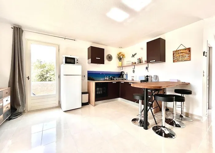 2 A Avec Piscine Apartmán